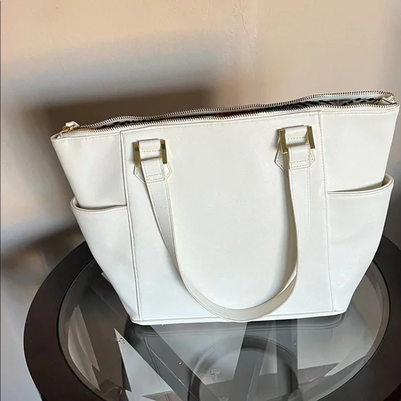 Elegant White Tote Bag - Picture 2 of 3